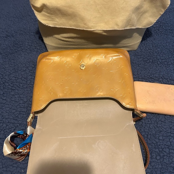 Authentic LV vernis shoulder bag w/ free kisslock vernis wallet - Picture 7 of 13